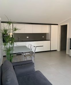 Via Carducci con giardino privato
