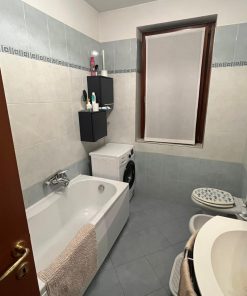 Alternative view of Cassinone con due camere e box auto